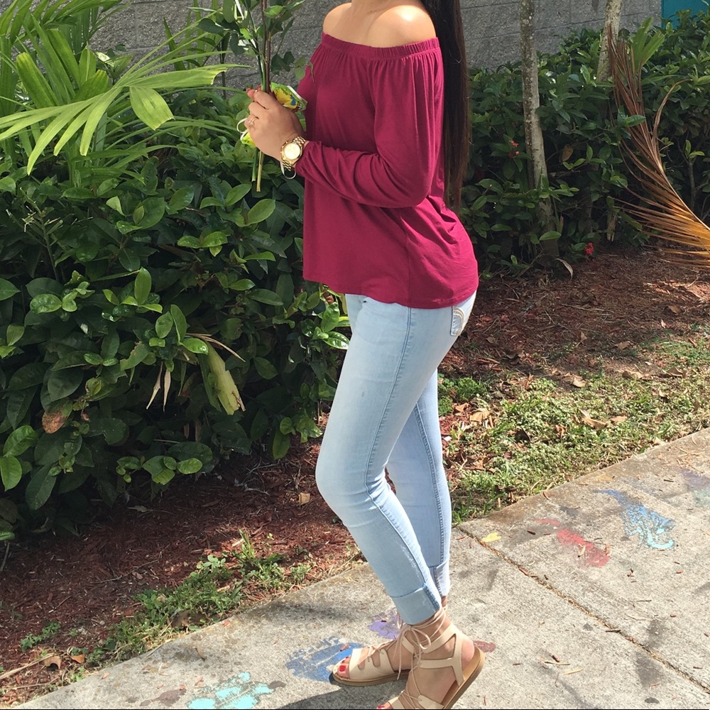 Off the shoulder top 💗